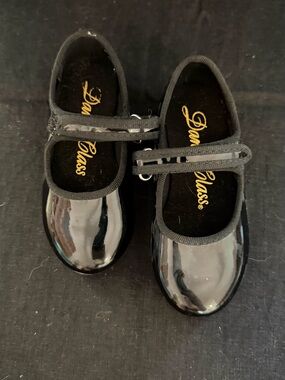 Kids size 8 Dance Class tap shoes